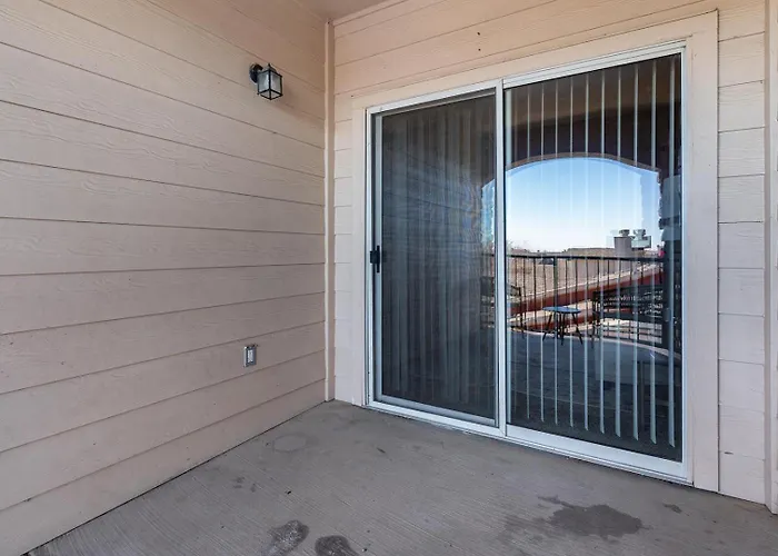 Landing Stunning 1bd Gym Pool Apartment *