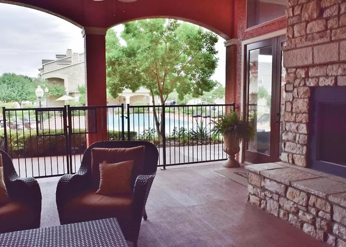Landing Stunning 1bd Gym Pool Apartment *